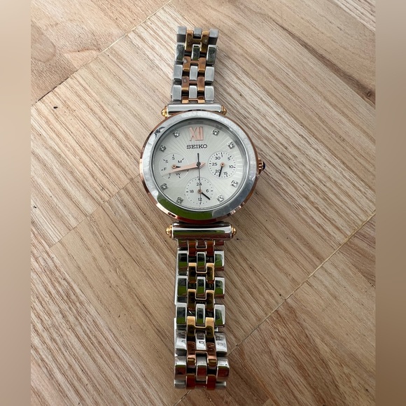 Seiko ladies silver tone rose gold tone dress watch NEW BATTERY